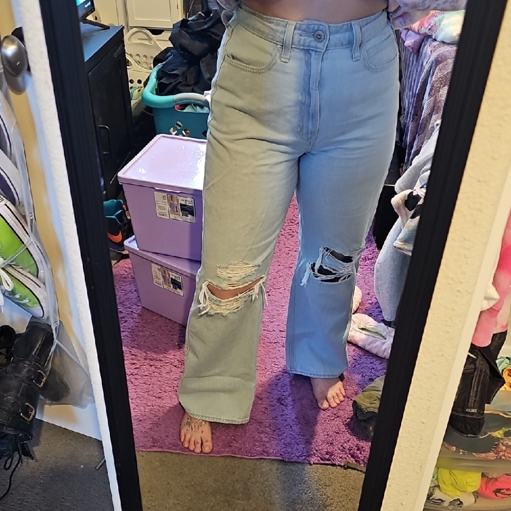 NWOT Hollister Distressed Jeans